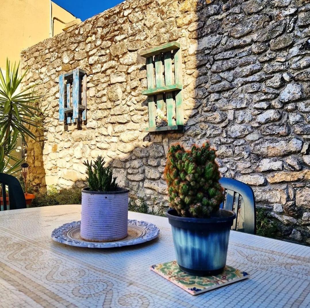 Апартаменти Domus De Jara - Casa Montis Baradili Екстер'єр фото
